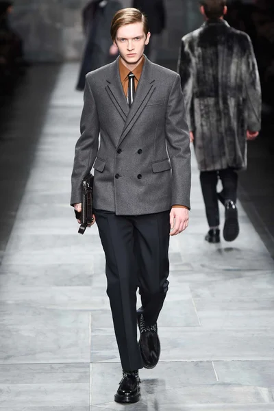 Look 39
